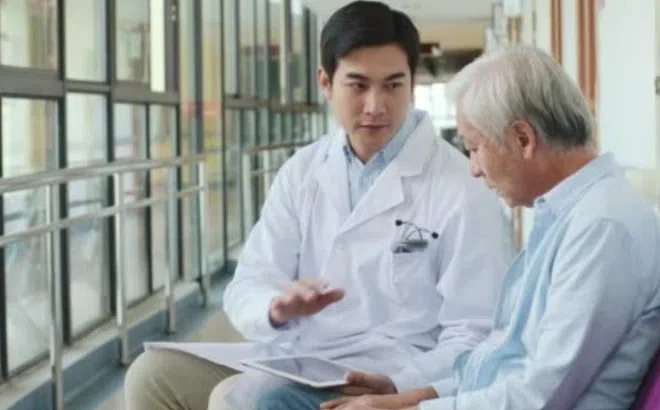 Tại sao bác sĩ không đến spa chăm da đắt đỏ và tránh dùng thuốc ngủ?