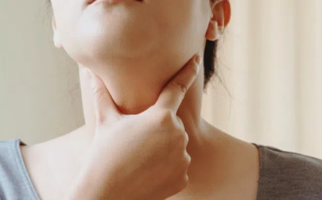 Gia đình 8 người cùng mắc ung thư tuyến giáp, bác sĩ nhắc phải chú ý ngay khi cơ thể có 5 thay đổi này