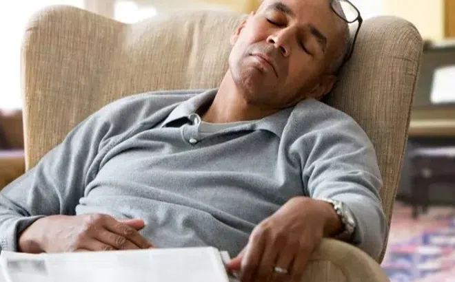 Người đàn ông đặt lưng xuống là ngủ, tưởng sức khỏe tốt nhưng bác sĩ chỉ ra căn bệnh nguy hiểm dễ gây đột quỵ