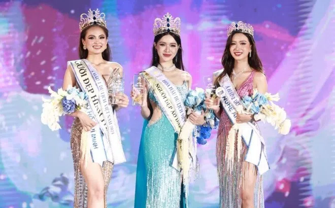 Học vấn của Tân Hoa hậu Du lịch Việt Nam trả lời ứng xử bằng 2 thứ tiếng