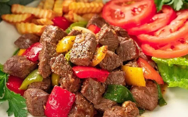 Thực phẩm hay xào chung với thịt bò, nhìn đẹp mắt nhưng bí mật dinh dưỡng phía sau khiến nhiều người bất ngờ