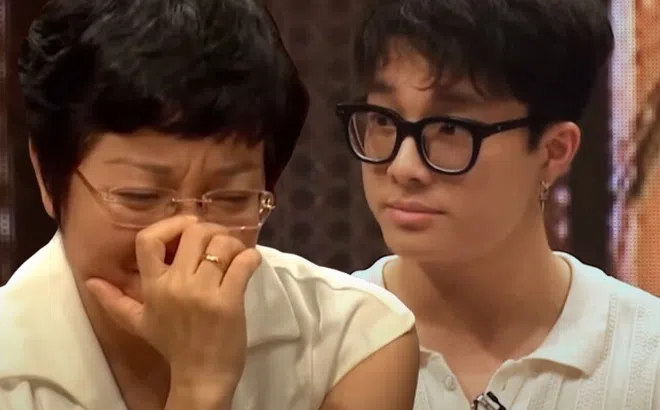 Con trai NSND Công Lý làm Thảo Vân khóc nghẹn: "Chỉ cần người đó chăm sóc cho mẹ, em sẽ gọi là bố"