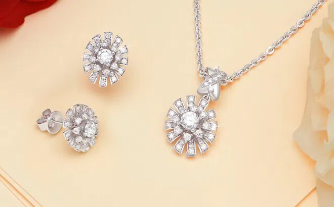 Bí quyết “lên đồ” tinh tế dự tiệc cưới bạn thân