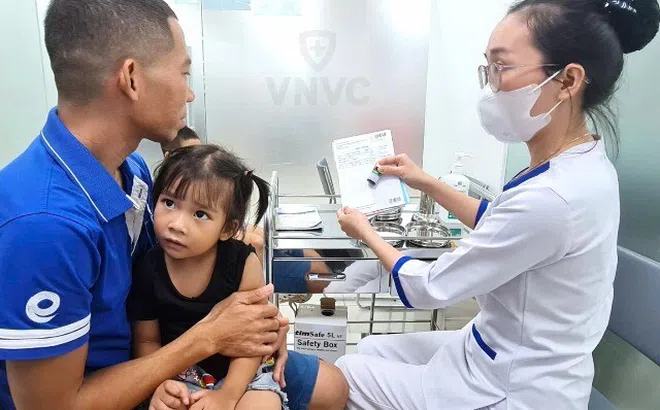 VNVC chú trọng an toàn tiêm chủng trong chiến dịch tiêm sởi của thành phố