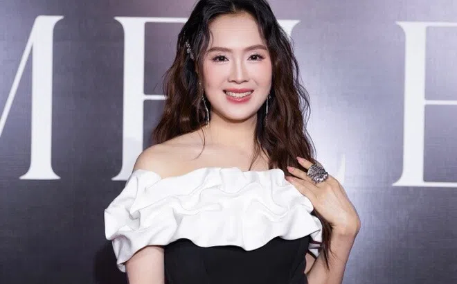 Hồng Diễm xõa tóc trẻ trung dự sự kiện, "hack tuổi" tới mức phải nhìn kỹ mới nhận ra