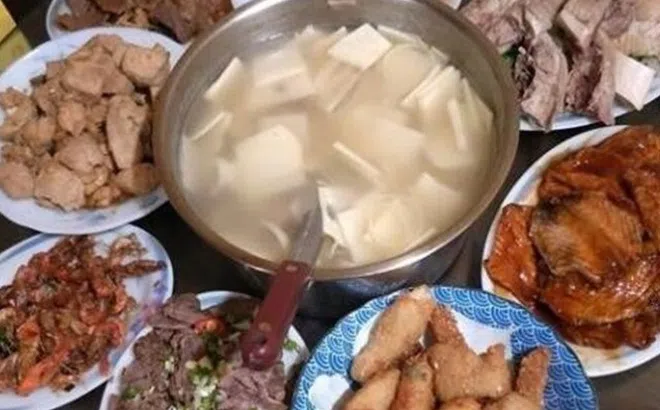 Bố chồng luôn nấu 8 món mặn và 1 món canh mỗi bữa, nhìn mâm cơm tôi tức giận bắt chồng ra ở riêng