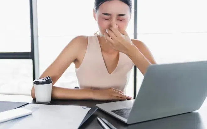 Dân văn phòng khổ sở vì ngạt mũi, chuyên gia chỉ “mầm bệnh” hiện diện ngay trước mắt