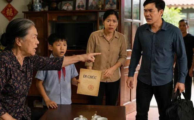 Cháu nội tìm thấy bản di chúc tôi giấu 10 năm, nghe cháu hỏi một câu, tôi đuổi thẳng con trai ra cửa