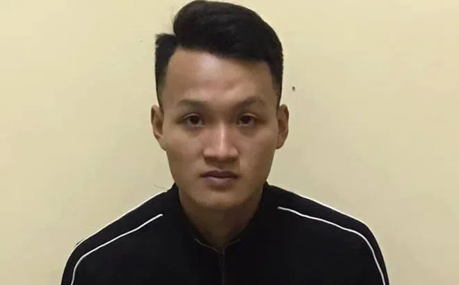 Tạm giữ hình sự tài xế taxi hất tung CSGT lên nắp capo rồi bỏ chạy