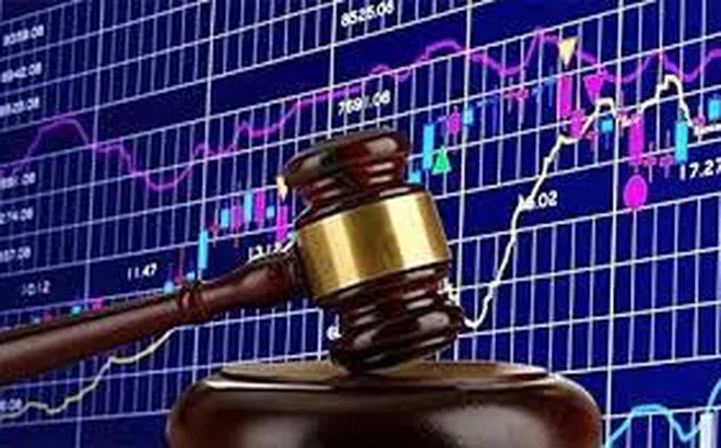 Hàng loạt nhà đầu tư bị xử phạt do công bố thông tin giao dịch chứng khoán không đúng thời hạn