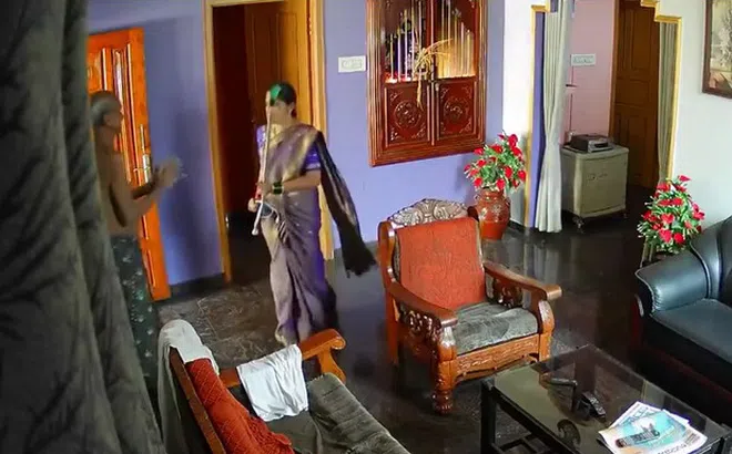 Clip: Phẫn nộ cảnh con dâu cầm gậy đánh bố chồng