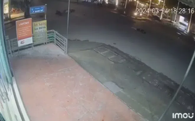 Clip: Phóng nhanh, thanh niên tông trực diện người đi đường