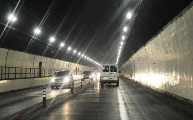 Lùi xe trong hầm đường bộ có bị xử phạt?