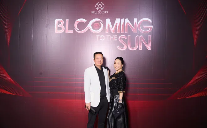 Chủ tịch Lưu Bích Nguyệt rạng ngời trong sự kiện gala cuối năm "Blooming to the Sun"