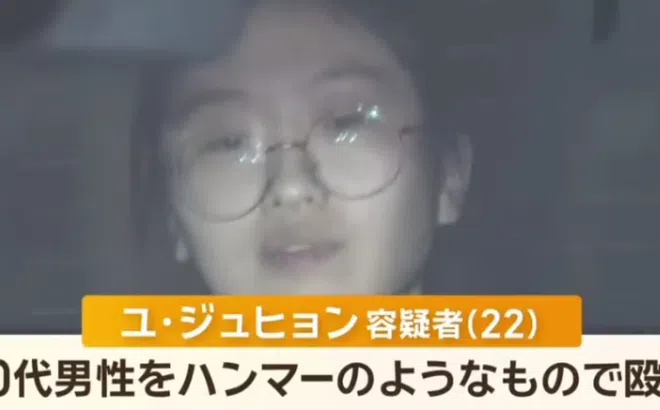 Clip: Kinh hãi cảnh nữ sinh Nhật Bản dùng búa tấn công các bạn cùng học trong giảng đường