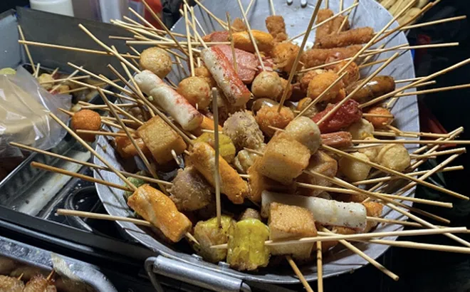 Bộ Y tế “tuýt còi” thức ăn đường phố: Hàng rong vi phạm có thể bị phạt tới 3 triệu đồng