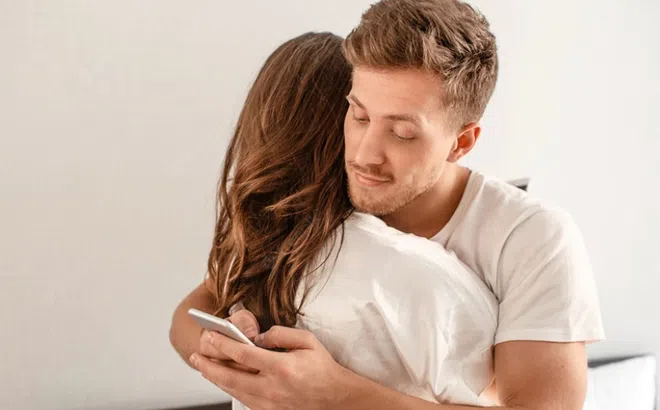 Chồng ngoại tình nhưng vẫn nói yêu vợ: Sự thật phía sau đàn ông