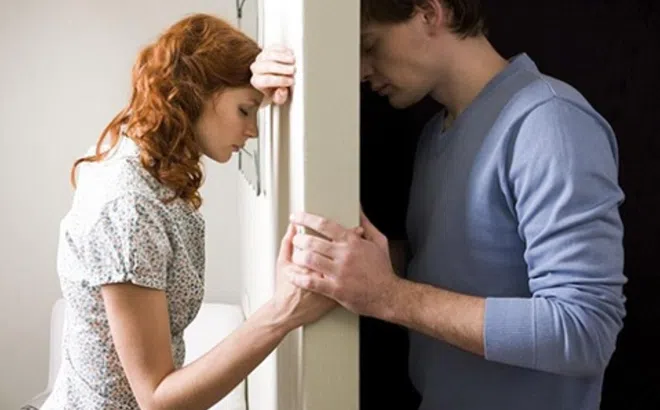 Mở nhầm ngăn tủ, tôi phát hiện bản di chúc thừa kế tài sản của chồng: Không phải tôi, vợ cũ mới là người được chọn