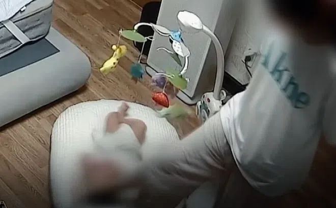 Sốc nặng vụ mẹ bạo hành con 4 tháng tuổi: Nghề nghiệp của người mẹ càng khiến dư luận phẫn nộ