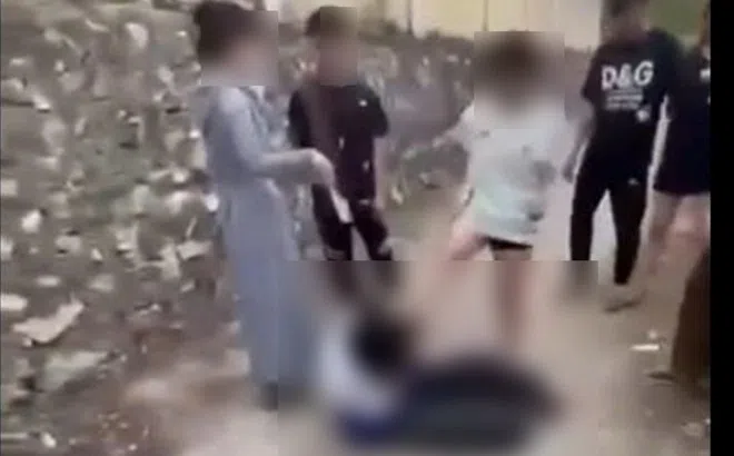 Thanh Hóa: 3 nữ sinh dùng mũ bảo hiểm đánh bạn bất tỉnh tại chỗ