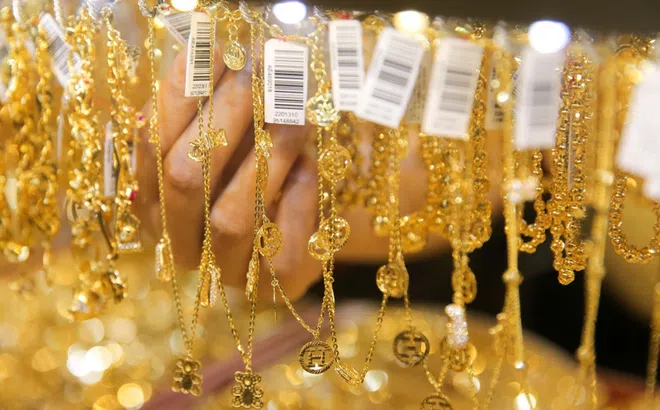 Giá vàng ngày 27/3: Lao dốc mạnh, về sát 4.400 USD/ounce, người mua nên “cầm tiền hay xuống tay”?