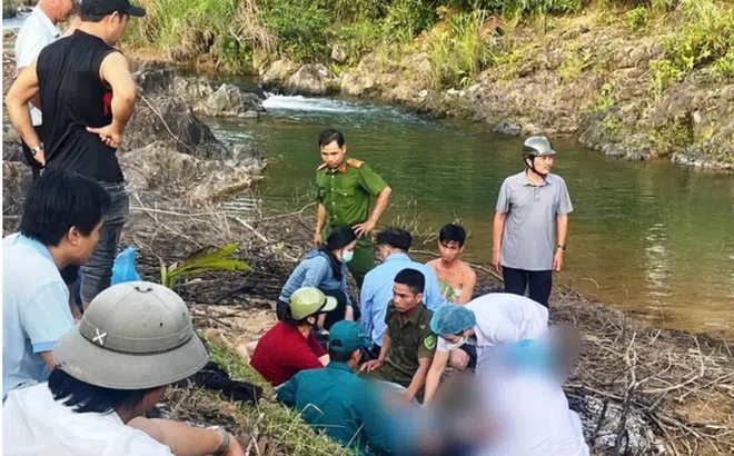 Thương tâm: Hai nữ sinh lớp 9 tử vong khi nắm tay nhau lội suối