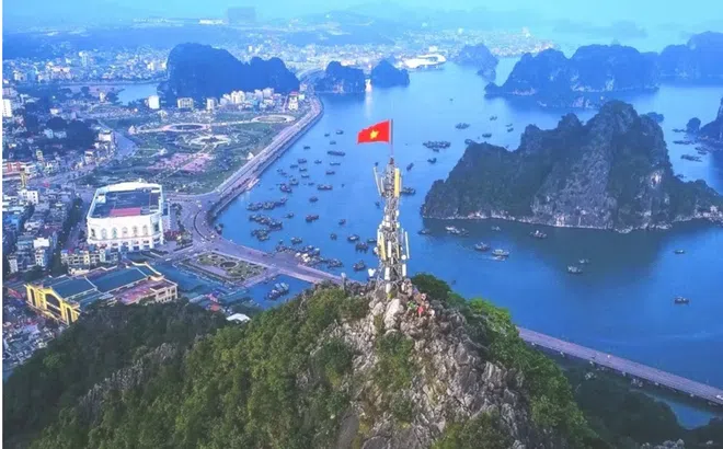 Nam sinh viên gặp nạn trên núi Bài Thơ, cơ quan chức năng khám nghiệm hiện trường