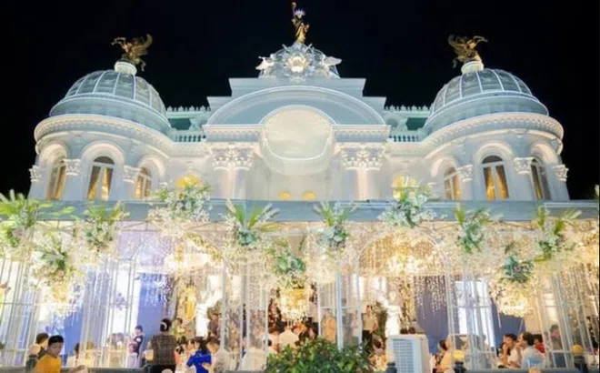 Hai công trình dát vàng của đại gia Việt Nam "hút mắt" trên báo nước ngoài