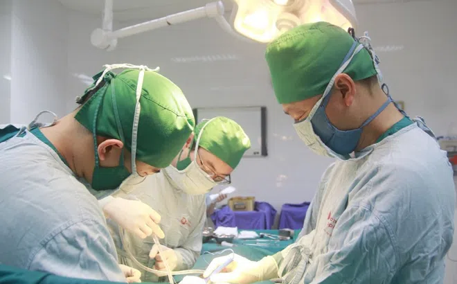 Phẫu thuật thành công cho cụ bà 73 tuổi mắc 2 bệnh ung thư cùng lúc