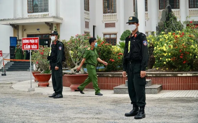 Phiên xử các bị cáo "Tịnh thất Bồng Lai": Hàng trăm Youtuber tụ tập trước cổng tòa