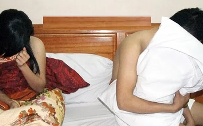 Bắt quả tang 2 đôi nam nữ đang mua bán dâm trong phòng xông hơi massage