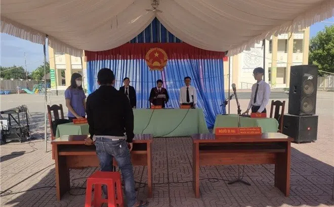 Buôn bán 20 bệ pháo nổ, nam thanh niên lĩnh án