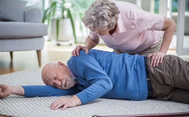 Bất ngờ bị đột quỵ khi đang nằm