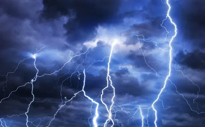 Tại sao cần tránh những hoạt động tắm, rửa tay, giặt giũ khi có sấm sét?