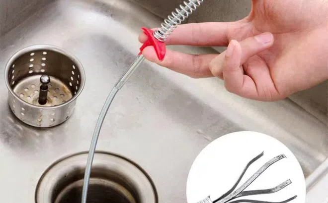 Đổ muối xuống đường ống thoát nước, "điều kỳ diệu" sẽ xảy ra