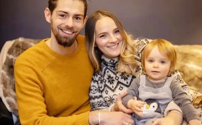 Vợ bị ngừng tim, chồng nhanh trí làm việc này cứu vợ thoát cửa tử