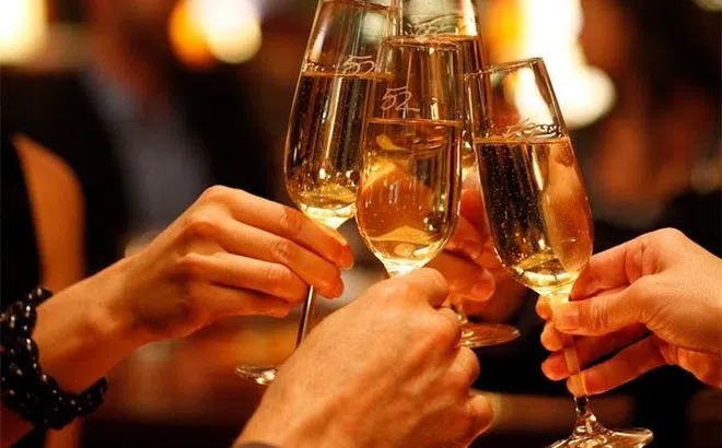 ​Bộ Y tế: Ngày Tết hãy thận trọng khi uống rượu bia vì không có ngưỡng nào là an toàn