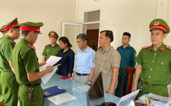 Bắt 3 nguyên Trưởng phòng Giáo dục ở Quảng Nam về tội Nhận hối lộ