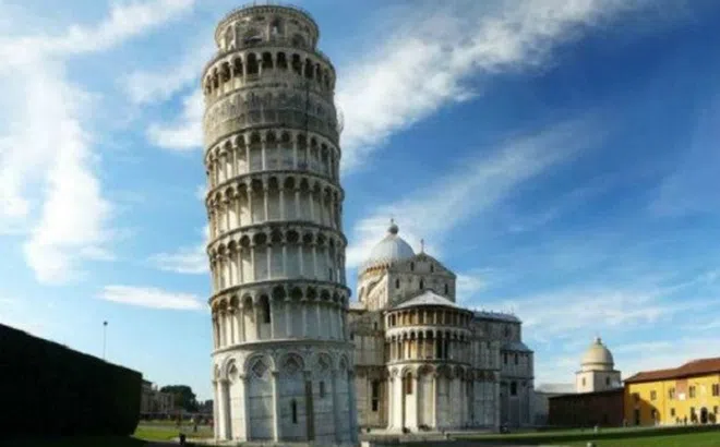 Một du khách bị đột tử khi leo tháp nghiêng ở Italia