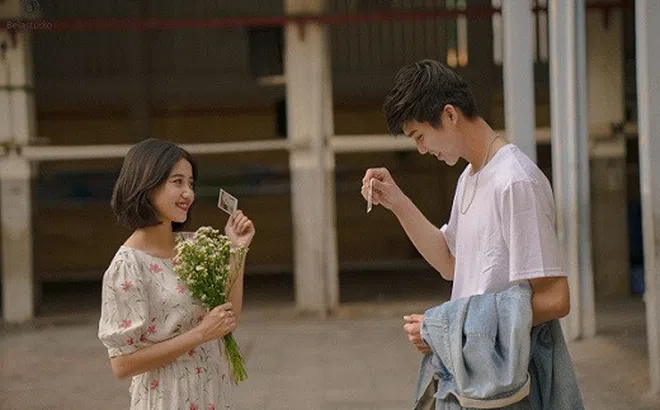 Bộ ảnh Thanh xuân của nữ hoàng chửi thề và bạn trai gây sốt mạng