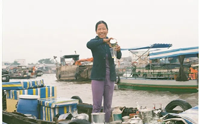 Bạn đã tận hưởng vị ngọt ngào của ly cà phê 10.000 đồng ở chợ nổi Cái Răng chưa?