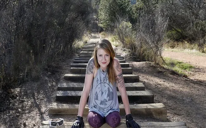 Cô gái cụt 2 chân chinh phục 2700 bậc dốc cao