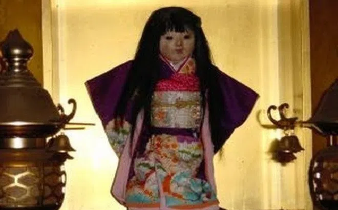 Những đồn thổi bí ấn về búp bê tóc tự mọc dài trong ngôi đền cổ