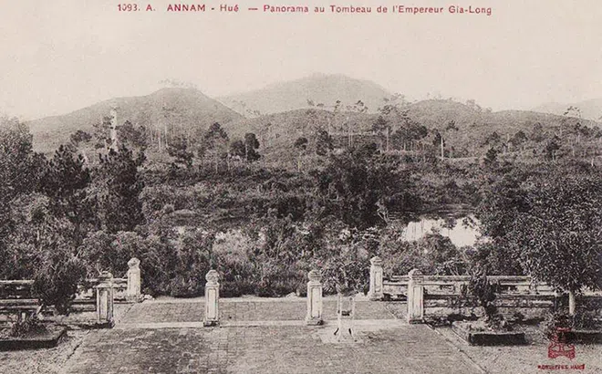 Chiêm ngưỡng lăng mộ các vua nhà Nguyễn 100 năm trước