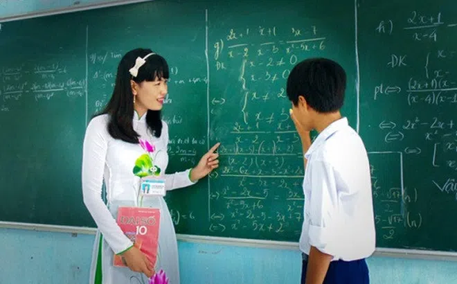 Cô giáo chế nhạc, chế ảnh nhắn nhủ học sinh ôn thi gây `sốt`