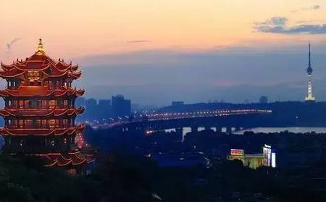 Ghé thăm Hoàng Hạc Lâu kiệt tác nghệ thuật đẹp thơ mộng từ thi văn ra ngoài đời