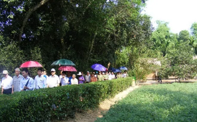 Cảm động với hình ảnh dòng người tấp nập hướng về làng Sen quê Bác dịp lễ 2.9