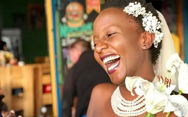 Nữ sinh viên Oxford tự kết hôn với chính mình do... quá mệt mỏi vì bị giục lấy chồng