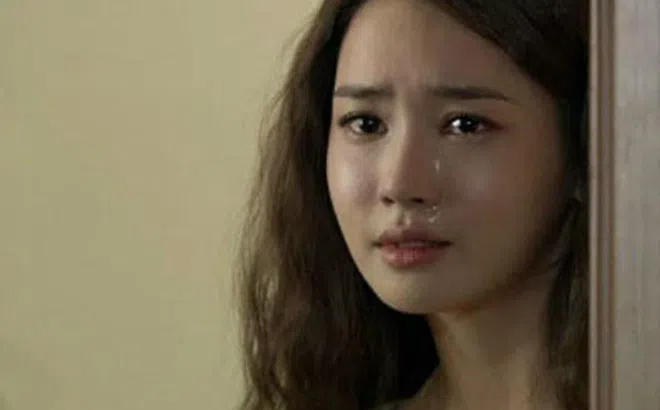 Ly hôn người chồng cục mịch để lấy anh nhạc sĩ, đằng sau cánh cửa là sự thật 