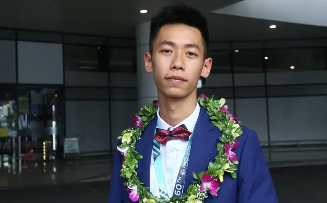 `Cậu bé vàng` Hải Phòng được thưởng 500 triệu và chọn theo nghề giáo